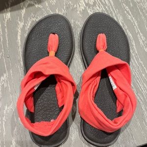 Sanuk Yoga Mat Sandals - size 8